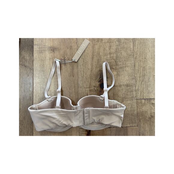 SKIMS Fits Everybody Strapless Bra - Picture 2 of 3